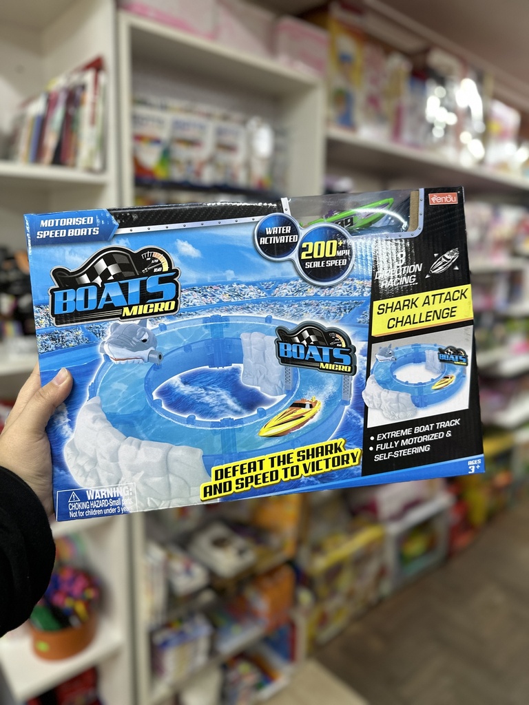 PISTA ACÚATICA CON LANCHA Y ATAQUE DE TIBURÓN MICRO BOATS (G20055)