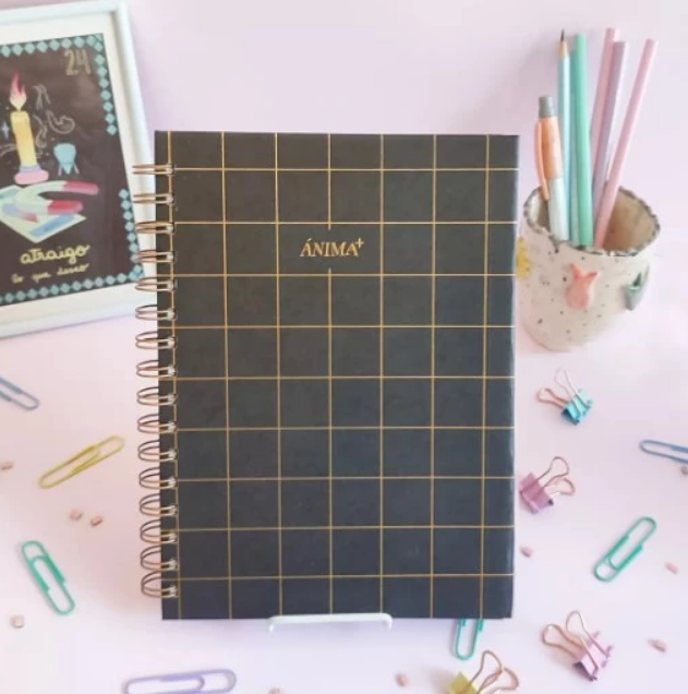 CUADERNO A5 ANIMA ANILLADO CON STICKER + QR RAYADO (L124021)